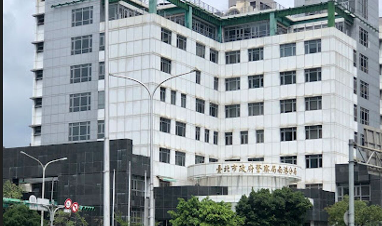 南港劣警查個資洩密供郭哲敏集團 涉犯貪汙遭收押禁見 244 南港劣警查個資洩密供郭哲敏集團 涉犯貪汙遭收押禁見 243