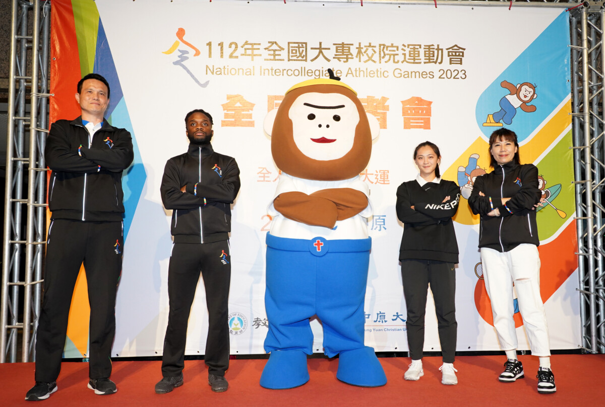 ▲曾代表中原大學出征世大運的排球好手李尼希米(左二),展現運動場上的堅毅精神;一旁的陳克舟教練(左一)則是他一路走來的堅強後盾與指導者(中原大學提供)