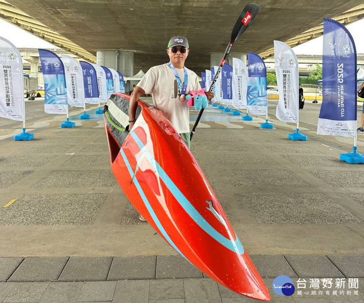 桃捷公司企劃處同仁張俊傑參加世壯運立式划槳(SUP)比賽表現亮眼,拿下1金1銀2銅佳績。