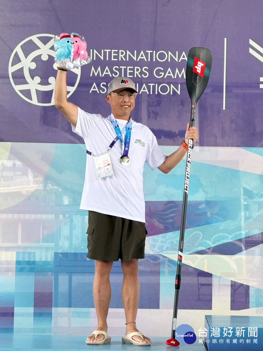 桃捷公司企劃處同仁張俊傑參加世壯運立式划槳(SUP)比賽表現亮眼,拿下1金1銀2銅佳績。