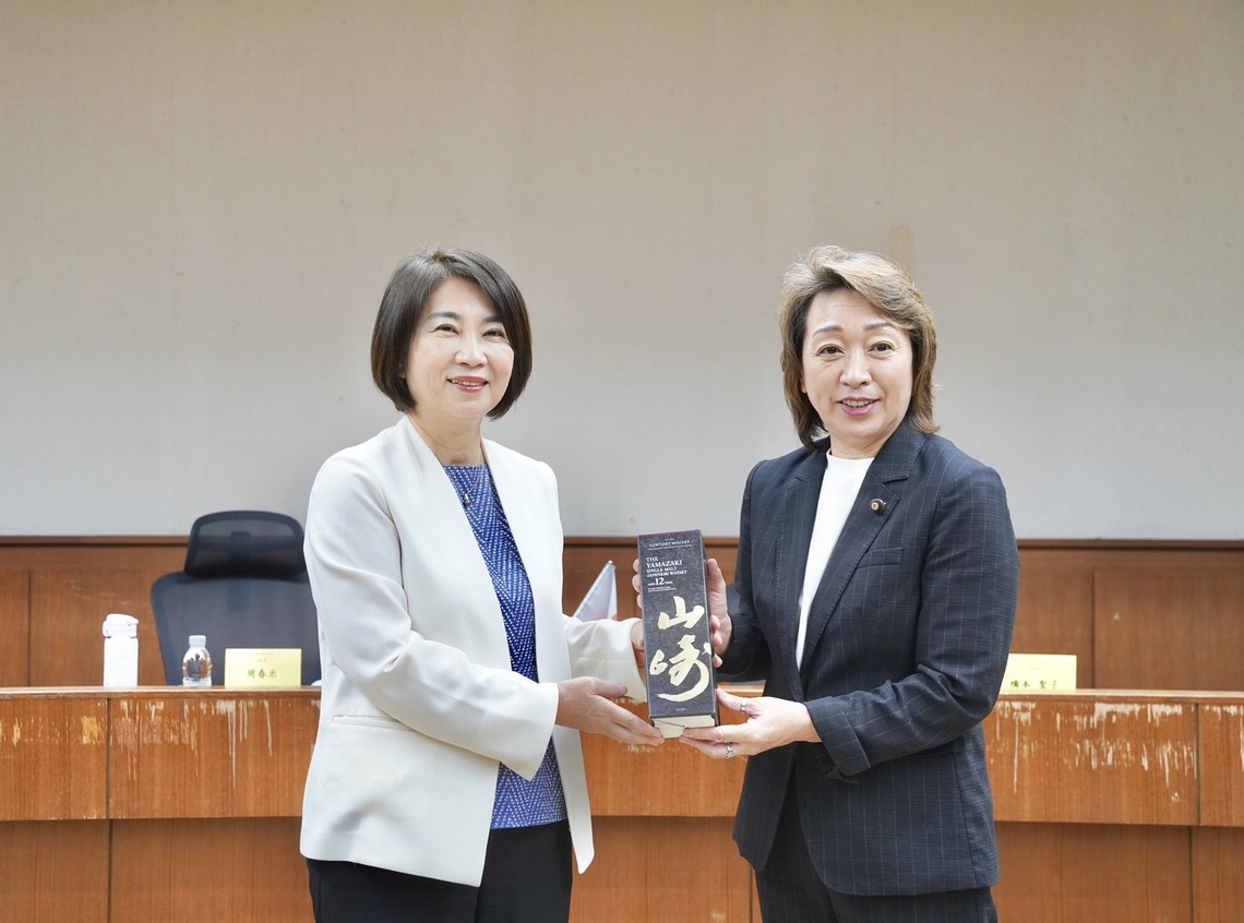 日本橋本聖子參議員拜會周春米交流 參訪大鵬灣推動藍碳永續合作