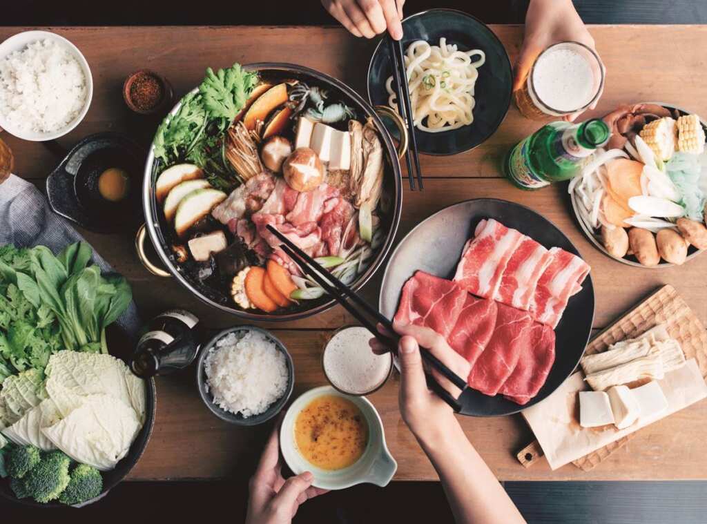 ▲三澧餐飲集團宣布2025畢業季正式開跑,旗下兩大人氣品牌 MO-MO PARADISE 與 BELLINI Pasta Pasta 攜手推出聯名活動,用一場「爽吃一整年」的計畫,陪伴畢業生們從最後一次聚餐,到每一次重逢。(三澧餐飲集團提供)