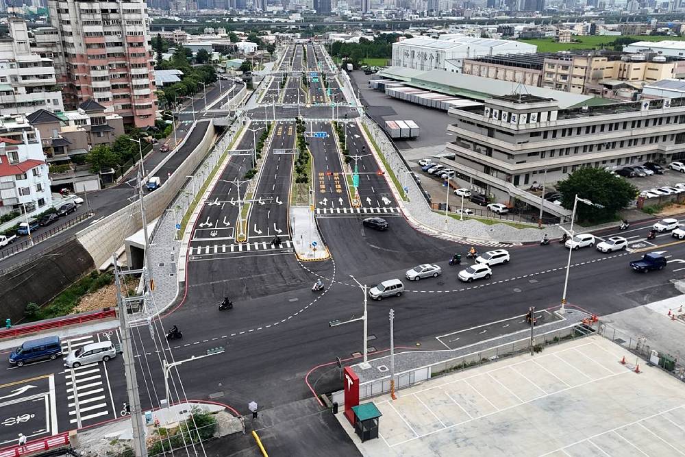 林祈烽轟市政路才開通就成塞車大道 台中市府:號誌優化已恢復順暢 244 林祈烽轟市政路才開通就成塞車大道 台中市府:號誌優化已恢復順暢 243