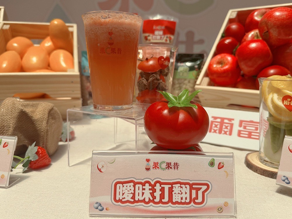 萊爾富果C果昔再推雙新品！酸甘「曖昧打翻了」搶攻夏日味蕾。(圖/萊爾富提供)