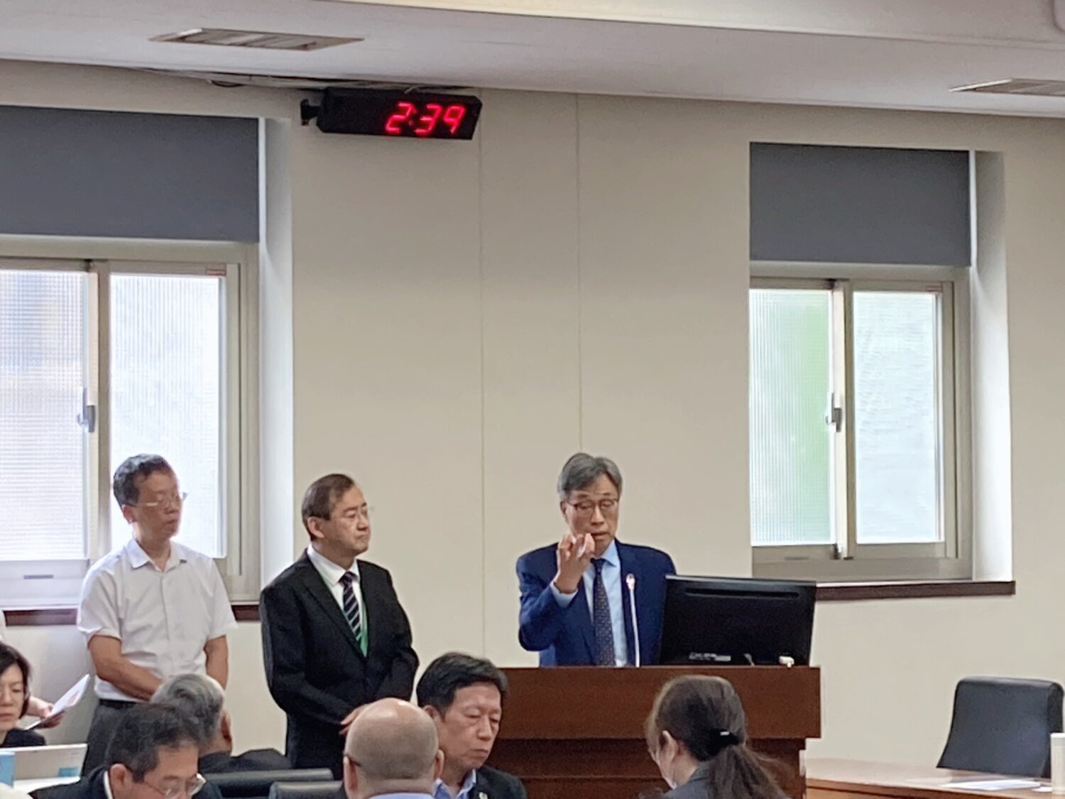 農業部長陳駿季表示,任何國家進口的豬肉,都會依照相關的標準與規範嚴格檢驗,嚴格要求,讓民眾可以安心食用。(圖/張啓楷國會辦公室)