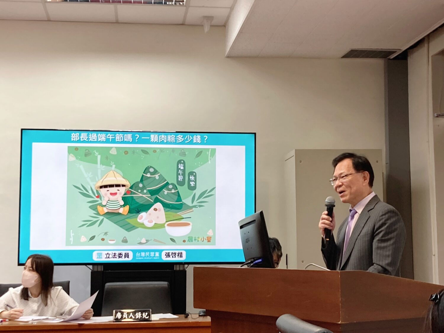 張啓楷說,豬肉價格的穩定關係到家戶民生與端午節的傳統消費,農業部必須提出更明確的因應對策。(圖/張啓楷國會辦公室)