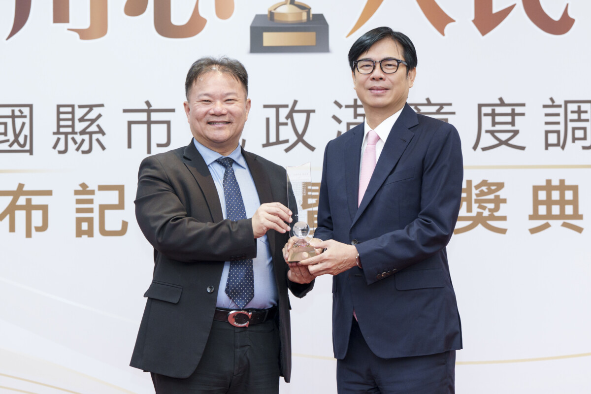 ▲中國時報舉辦「全國縣市施政滿意度調查」，高雄贏得六都金獎 ，市長陳其邁出席頒獎典禮，感謝市民朋友支持與市府團隊努力，強調以民為本，上緊發條拚搏，盼以更優質的市政服務回應市民期待。