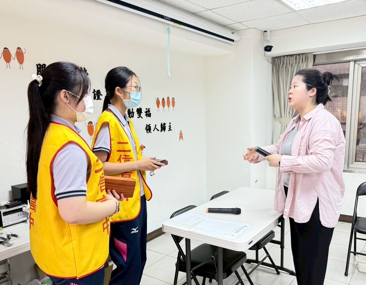 二信高中林可薰、洪唯瑄用拇指琴療癒視障朋友的心靈 10 LINE ALBUM 1140528伊甸服務 250528 1 e1748419741780