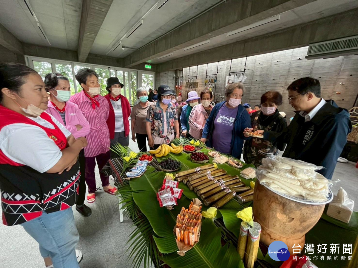 那魯灣文健站座談會風味餐分享~長輩齊心製作熱情分享原味十足。