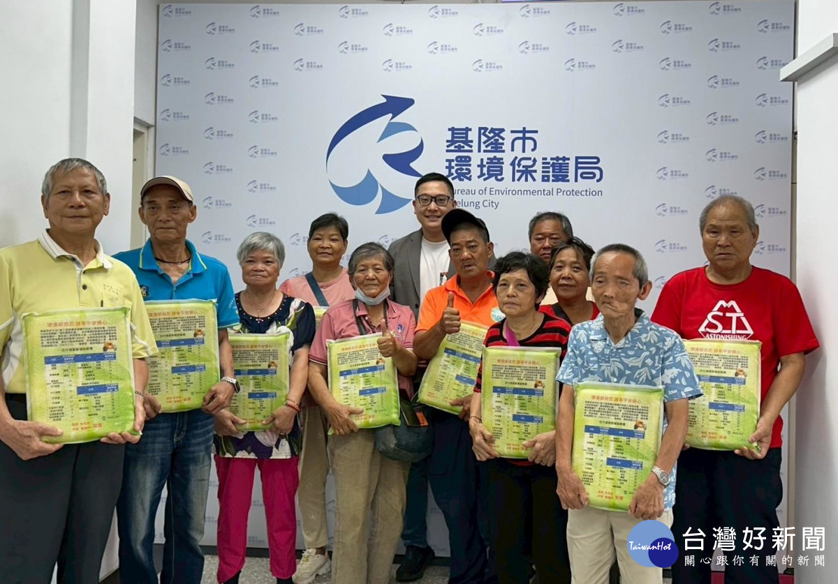 體恤關懷業者辛勞　基市端午佳節贈好米