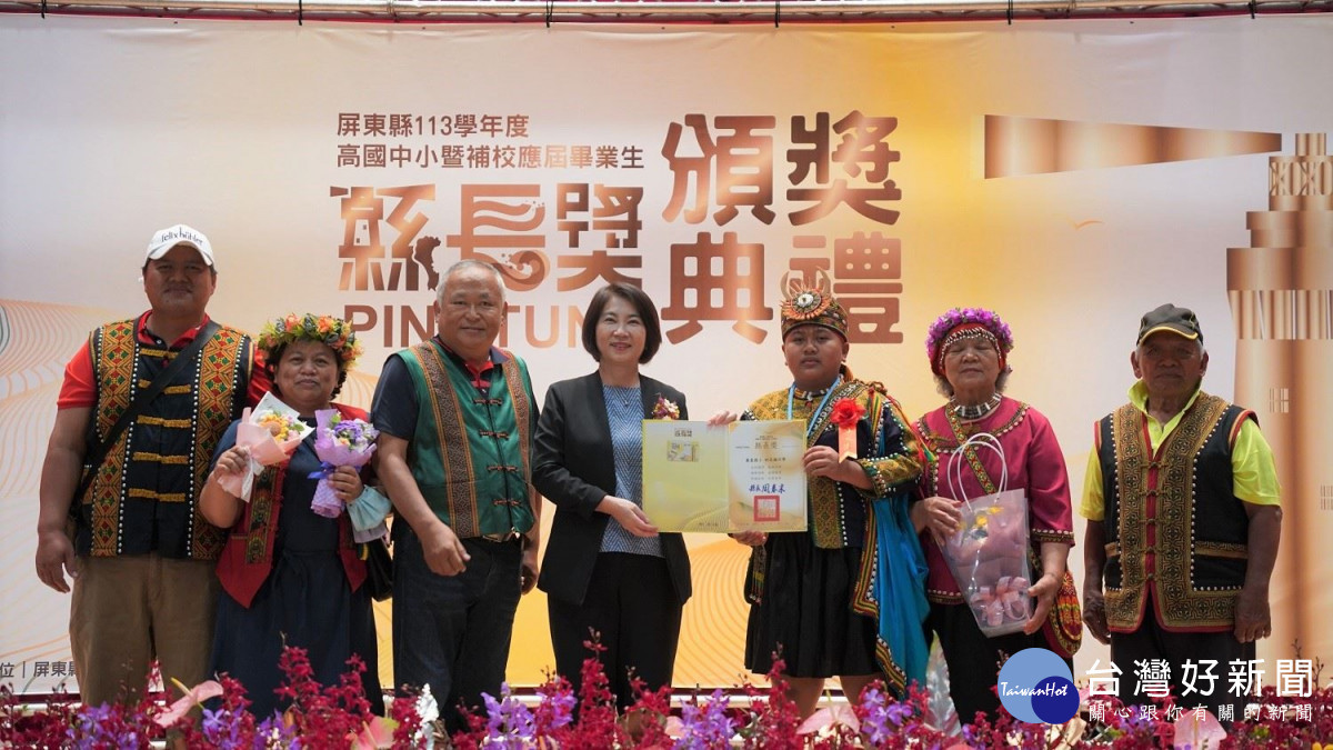 鼓勵學子追求榮耀　周春米親頒縣長獎勉勵