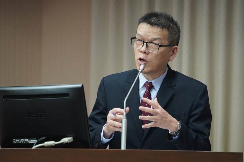 NCC代理主委陳崇樹(圖)28日表示,6月底之前,共有37家廣電事業執照屆期,若遲不審議換照案,累積到下半年將高達50家無法換照。中央社
