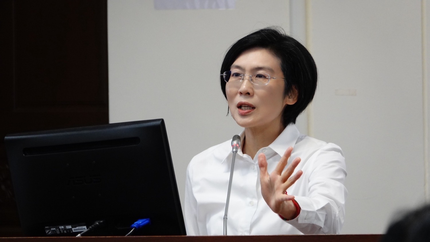 林岱樺質詢農民退休儲金條例修正，陳駿季部長允諾將補助獎勵措施鏈結農退儲金