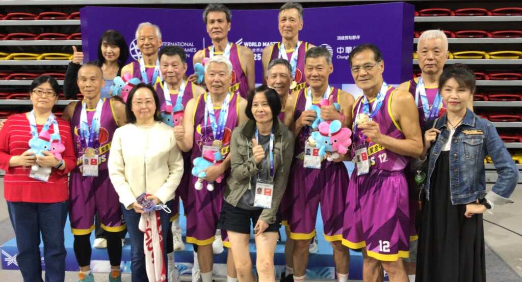 雙北世界壯年運動會籃球賽圓滿落幕，70歲冠軍是我國紫金牛隊，他們五戰全勝封王。 (潘安彥攝影)