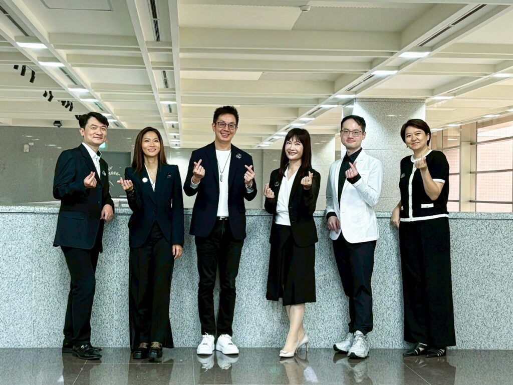 政大EMBA A組智策無雙隊 隊長陳誼萍提到在備賽過程中團隊以顧問的角色,經過反覆訓練與討論,形成了在策略拆解、邏輯思維與臨場反應都表現絕佳默契的最佳組合。