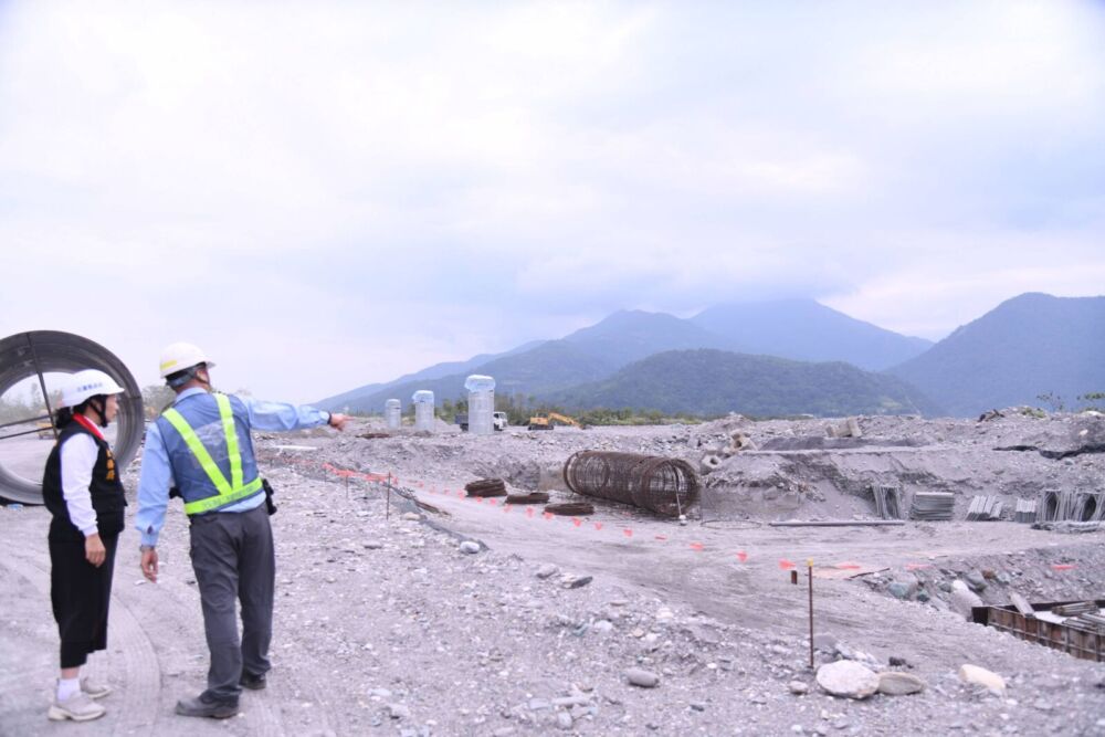 徐榛蔚推動全面道路橋梁優化重建 盼打造幸福安居友善城市 252 徐榛蔚推動全面道路橋梁優化重建 盼打造幸福安居友善城市 251