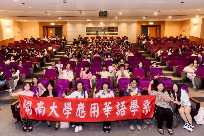 開南大學應華系外籍生自編自演畢業戲劇 精彩演出感動觀眾 img 1748486017 9901