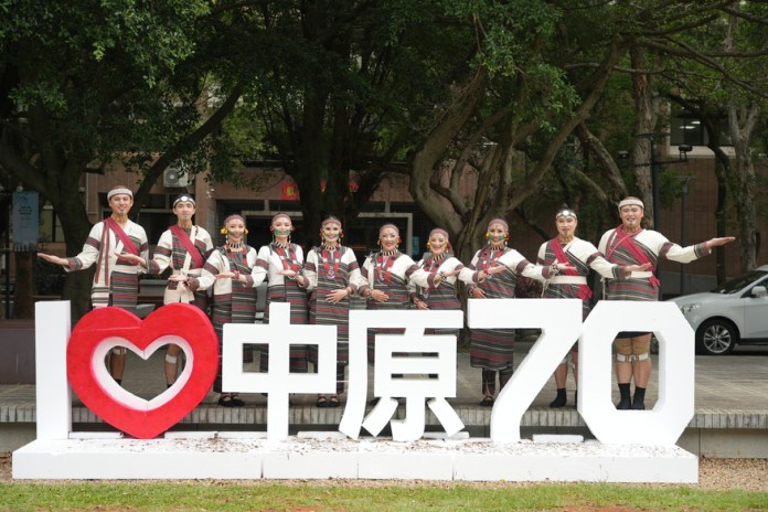 創意結合文化永續 中原大學設計原專班年度學習成果展登場 職推課程-花藝