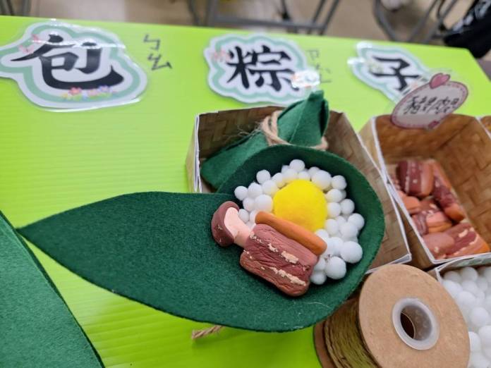 新生醫專結合端午節設計應景教具 讓孩童「做中學」 圖說二:新生醫專幼保科創意包粽子。圖:新生醫專提供_0