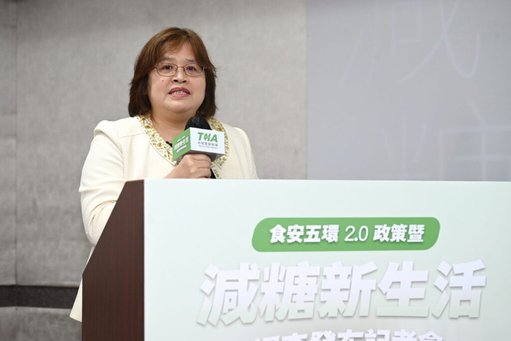 台灣健康聯盟理事長吳玉琴指出,政府是時候可以思考下一步針對含糖飲料的管制措施,不論是以優惠或是糖捐糖稅政策,讓民眾減少糖分攝取,同時更能擴大食安等預算財源,以此促進全民健康。