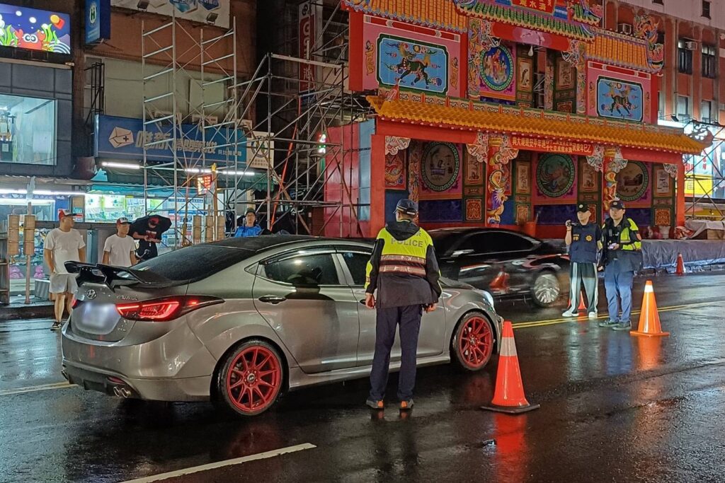 清水巖祖師萬人遶境  淡水警期前威力掃蕩防滋事