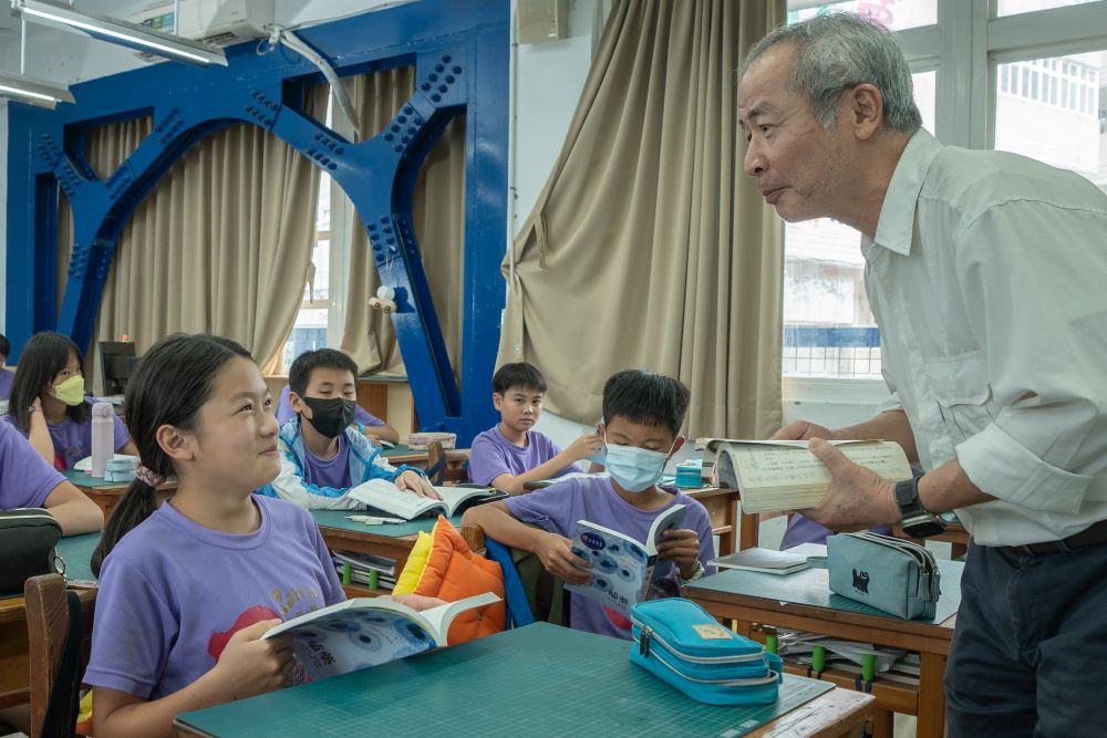 首度跨足中途學校 新北反毒教育再升級 4 《圖說》講師與學生的幽默應答的狀況。〈衛生局提供〉