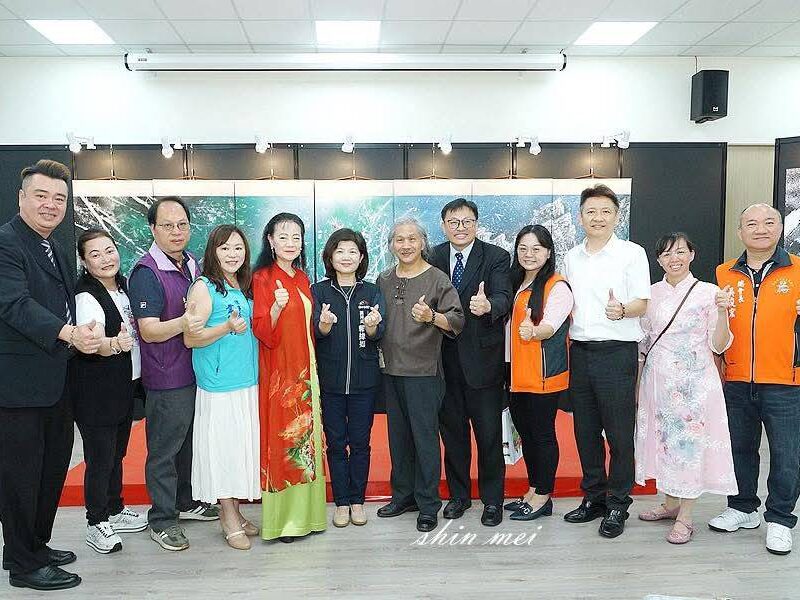 圖文：當代水墨藝術大師何木火回饋母校《緣起不滅．萬殊之音》彩墨展。
