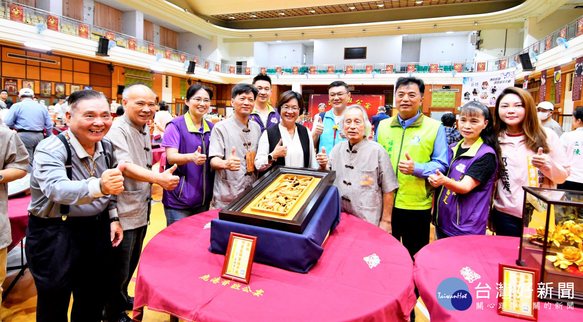 全國唯一集工藝界翹楚宴祖師爺,鹿港魯班公宴108桌工藝看桌 。圖/彰化縣政府提供