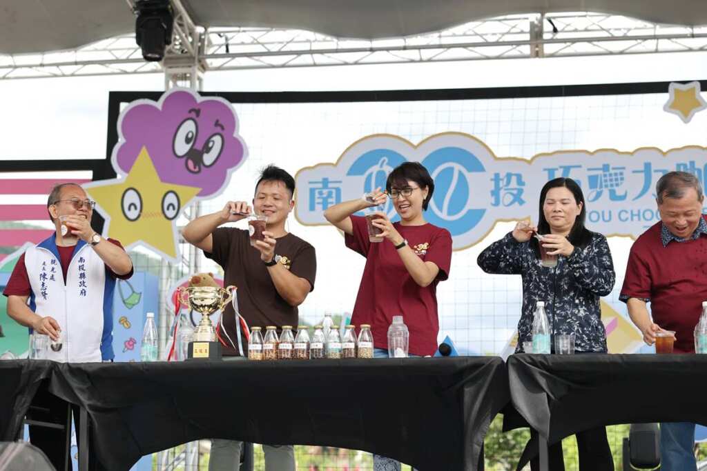 ▲巧咖節首場體驗,千人手搖西西里咖啡。(南投縣政府提供)