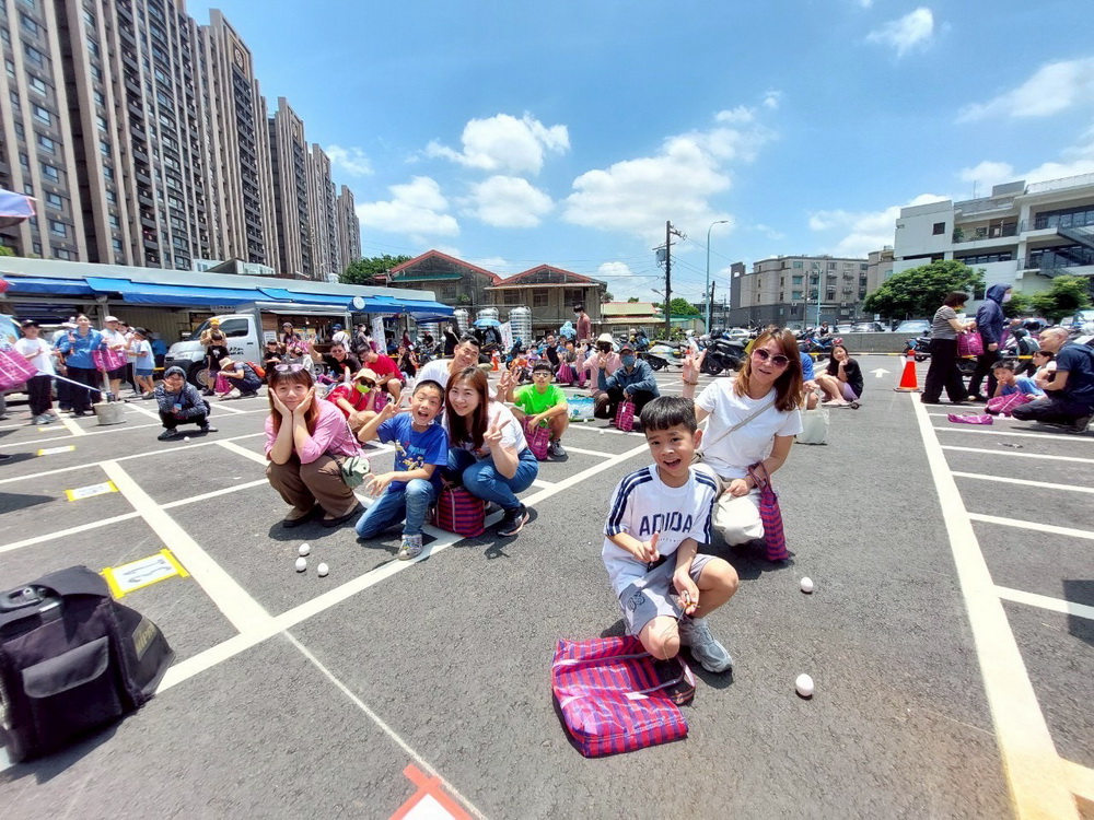 桃園平鎮忠貞市場歡樂慶端午 大小朋友立蛋祈福站滿好運 - https://www.watchmedia01.com