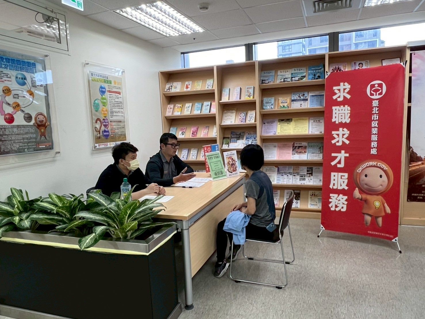 夏日安心就業好機會!北市就服站308職缺等你來應徵