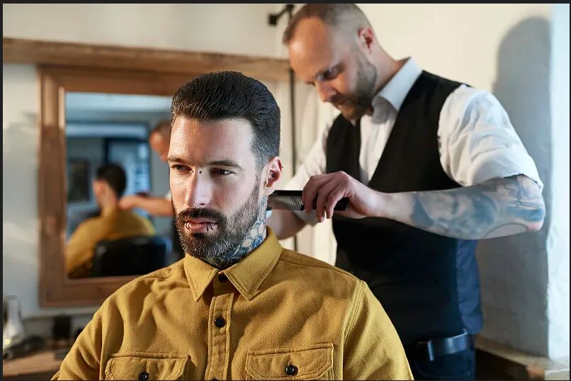 男髮型師趁客熟睡「上音樂課」 傳訊「幫你吹」成鐵證 244 男髮型師趁客熟睡「上音樂課」 傳訊「幫你吹」成鐵證 243