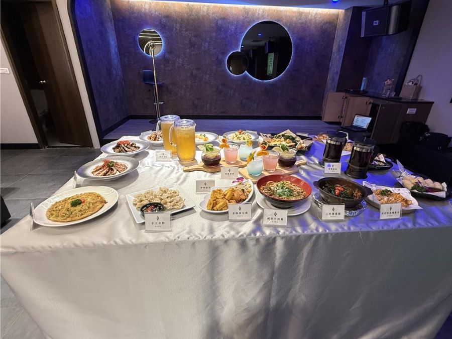 ▲豐盛的料理,每一道菜都充滿巧思,不只讓人吃得滿足,也重塑大眾對KTV餐飲的印象。