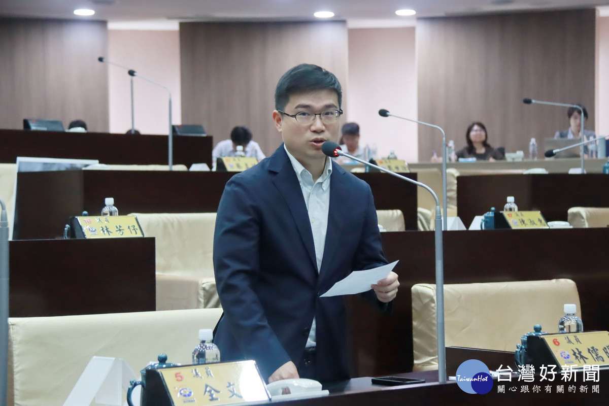 林儒暘議員不希望因嬰托育空間不足讓年輕人更不敢生。（記者扶小萍攝）