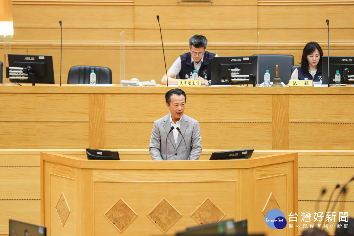 嘉義縣長翁章梁今天在縣議會定期會進行施政總報告／嘉義縣府提供