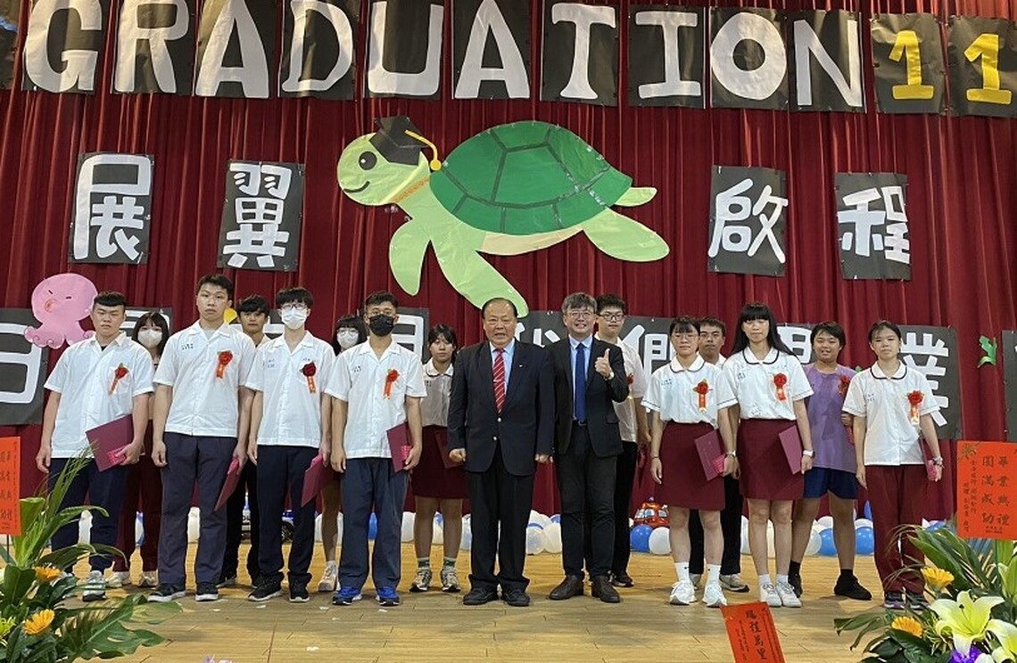 畢業季祝福滿載　陳光復勉勵學子：懷抱信念、走在正確的道路上