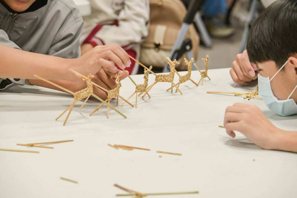 ▲臺中市纖維工藝博物館體驗藺草編織手作。(台中市文化局提供)