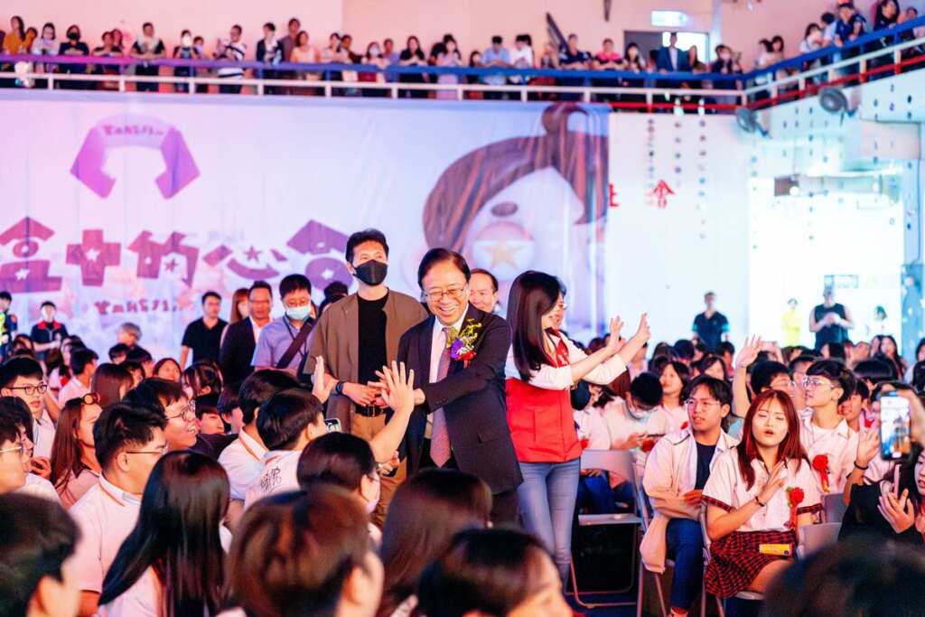 ▲陽明高中師生熱烈歡迎桃園市長張善政。(桃園市政府提供)