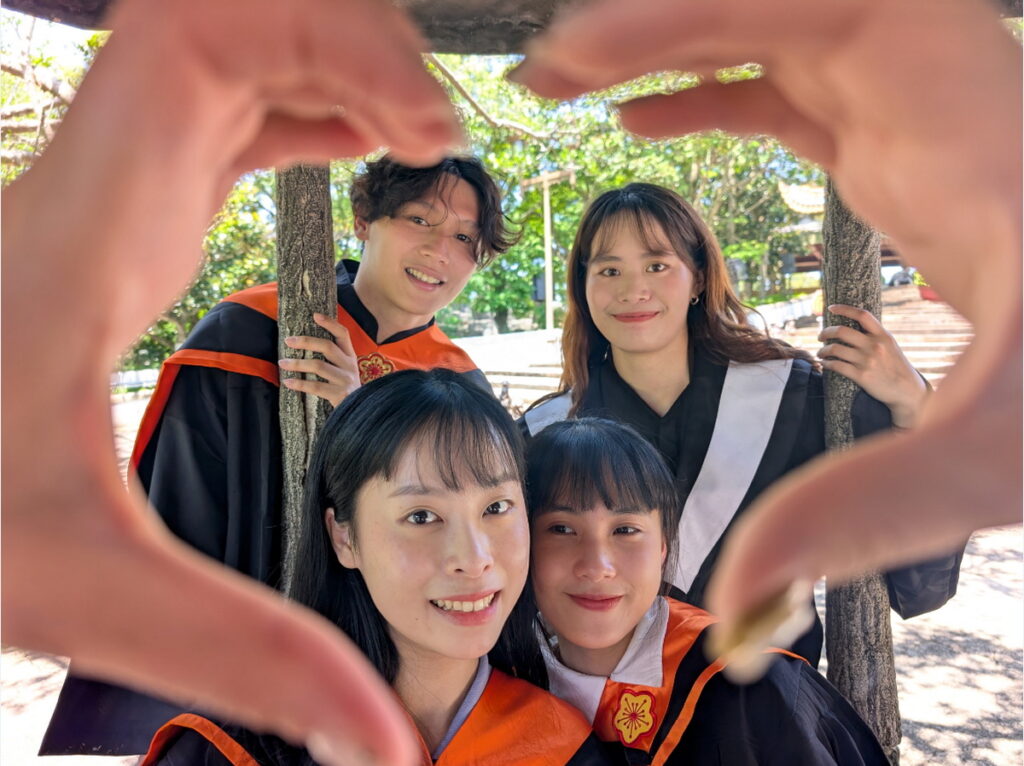 披上畢業袍來六福村!拍出最有創意的畢業照!