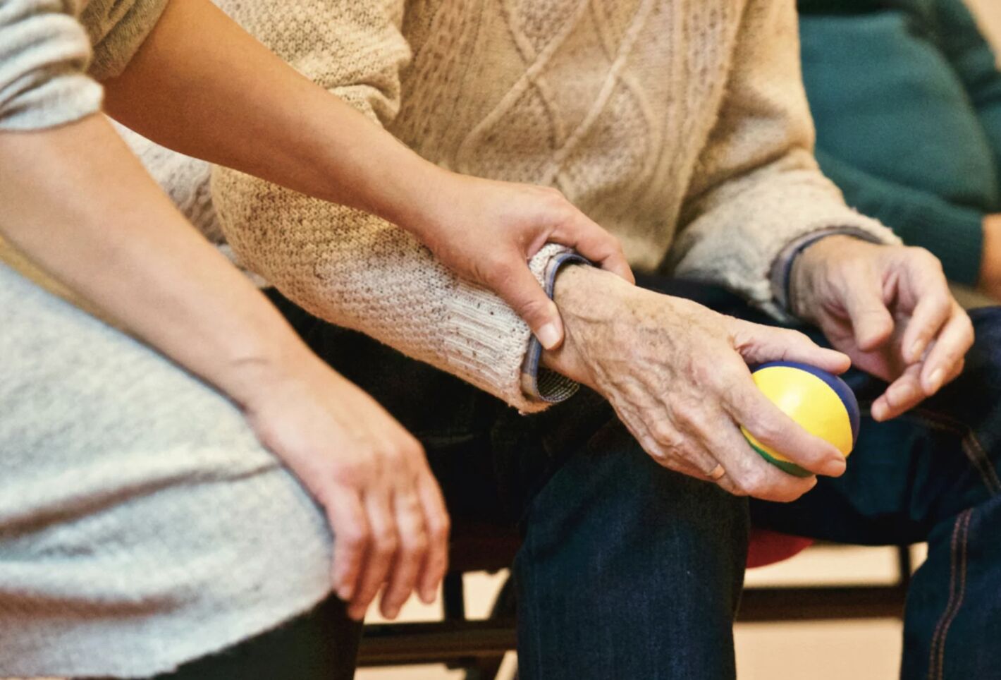 衛福部修法!有「虐待、詐騙」紀錄禁擔任長照人員 年底上路 276 衛福部修法!有「虐待、詐騙」紀錄禁擔任長照人員 年底上路 275