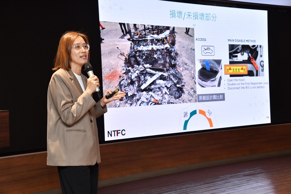 集結全台120位消防同仁研討 陳崇岳:電動車火調大躍進 256 集結全台120位消防同仁研討 陳崇岳:電動車火調大躍進 255