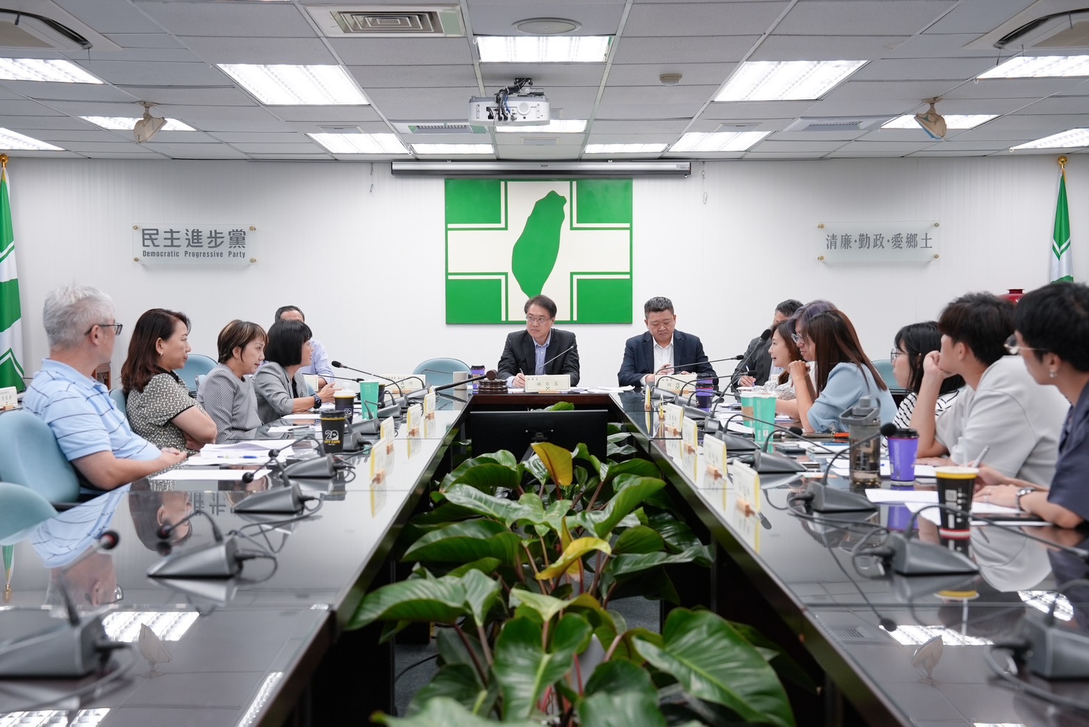 民進黨續推「大選套餐」力挺罷免行動 黨政高層:全力支援三階投票 264 民進黨續推「大選套餐」力挺罷免行動 黨政高層:全力支援三階投票 263