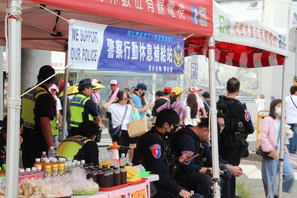 淡水清水祖師遶境圓滿收官 補給站美食成員警最強應援 6 MEITU 20250602 101812623