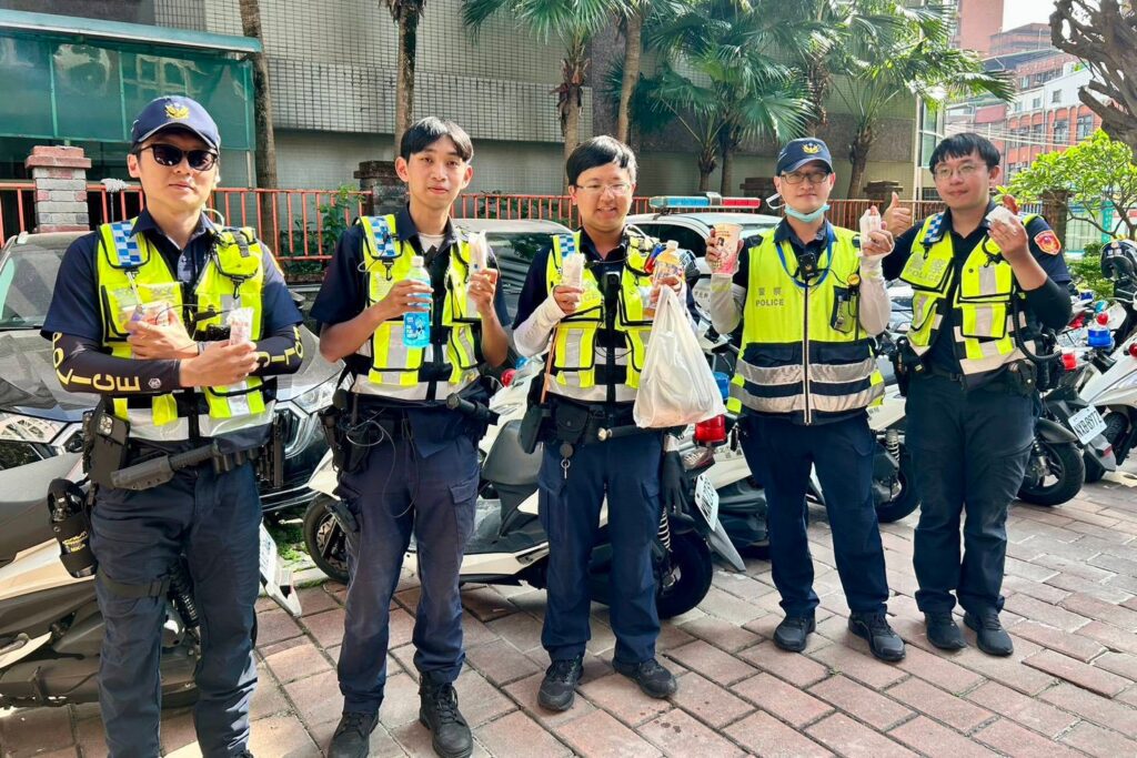 淡水清水祖師遶境圓滿收官 補給站美食成員警最強應援 8 MEITU 20250602 101841964