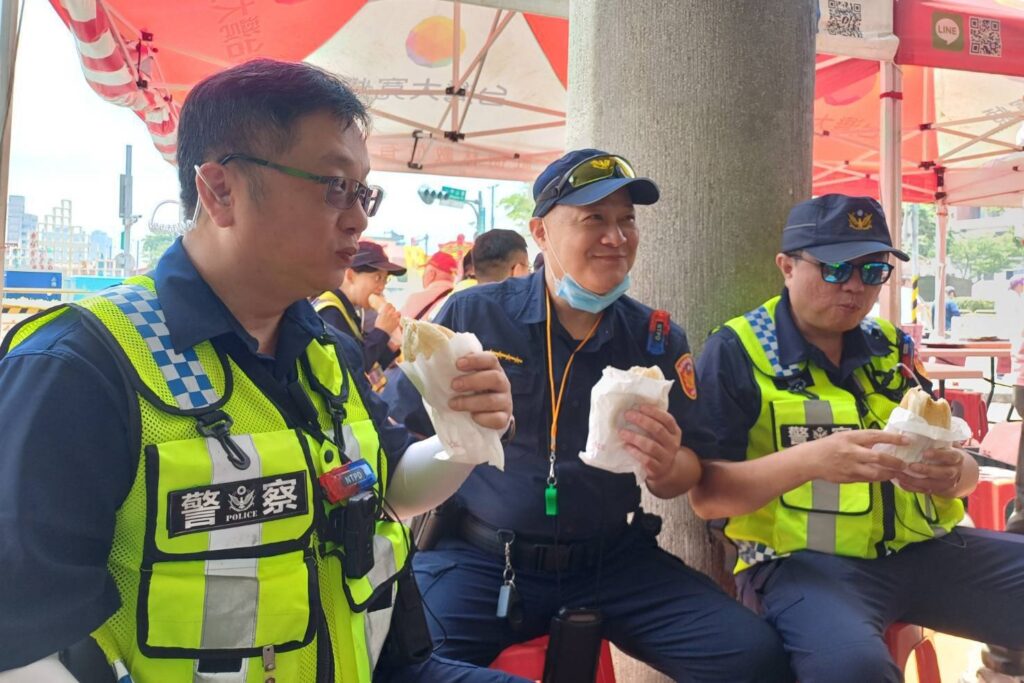 淡水清水祖師遶境圓滿收官 補給站美食成員警最強應援 9 MEITU 20250602 101855089