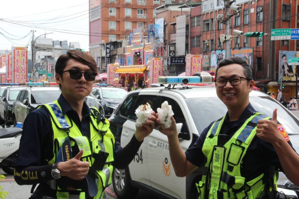 淡水清水祖師遶境圓滿收官 補給站美食成員警最強應援 10 MEITU 20250602 101909233