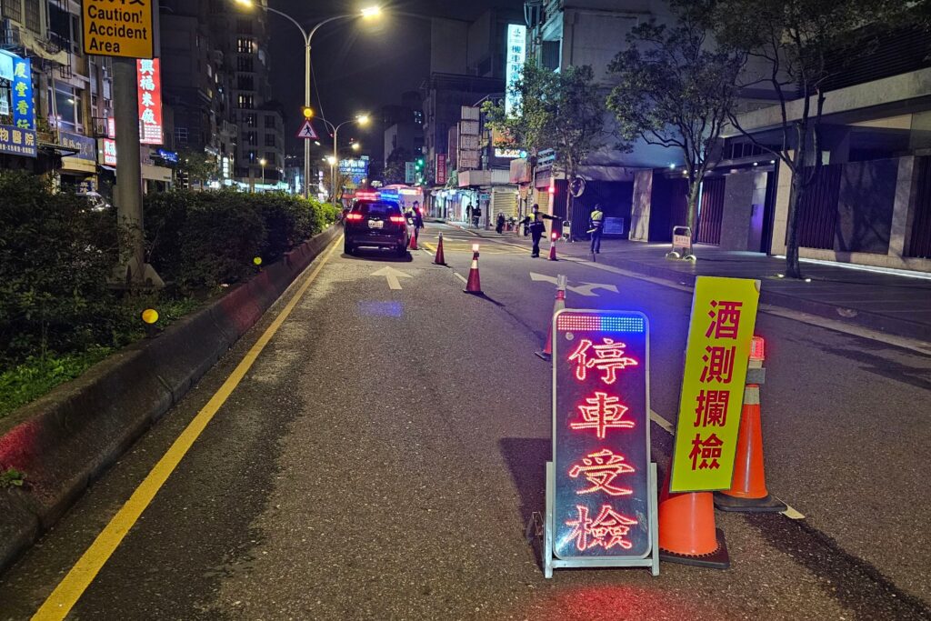 別以為腳踏車可酒駕 端節連假男子酒後騎車稱 我有喝酒 秒吃罰單 11 MEITU 20250602 140624909