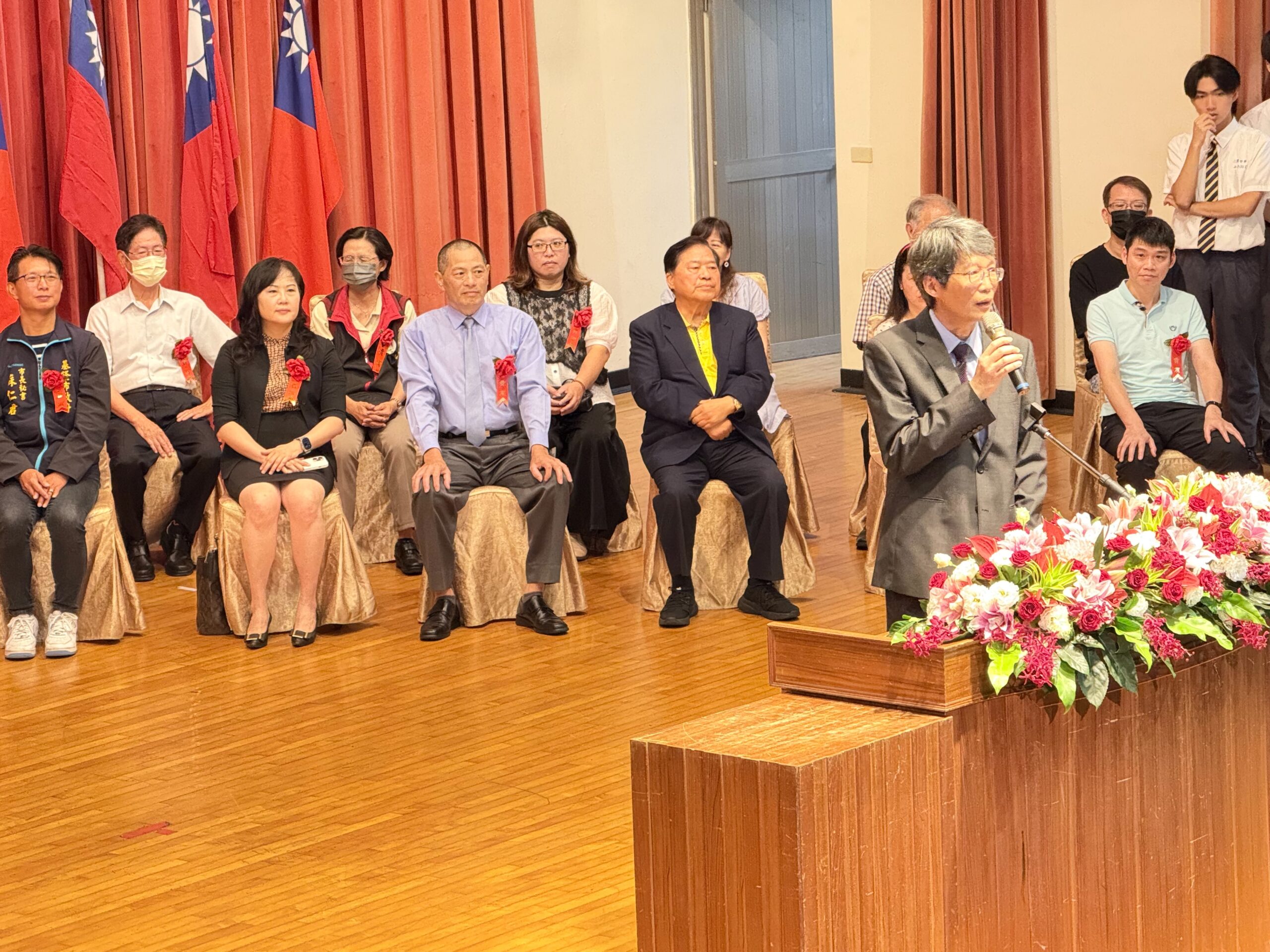 二信高中畢業典禮校長期勉畢業生「成為一個善良的人」 4 S 72810549 scaled