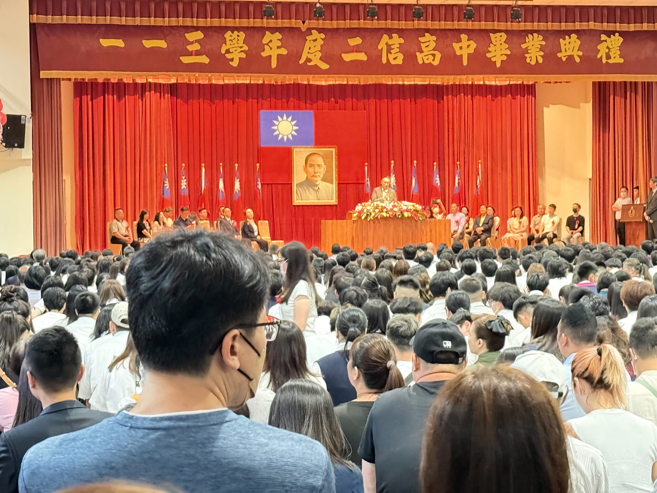 二信高中畢業典禮校長期勉畢業生「成為一個善良的人」 5 S 72810559 scaled