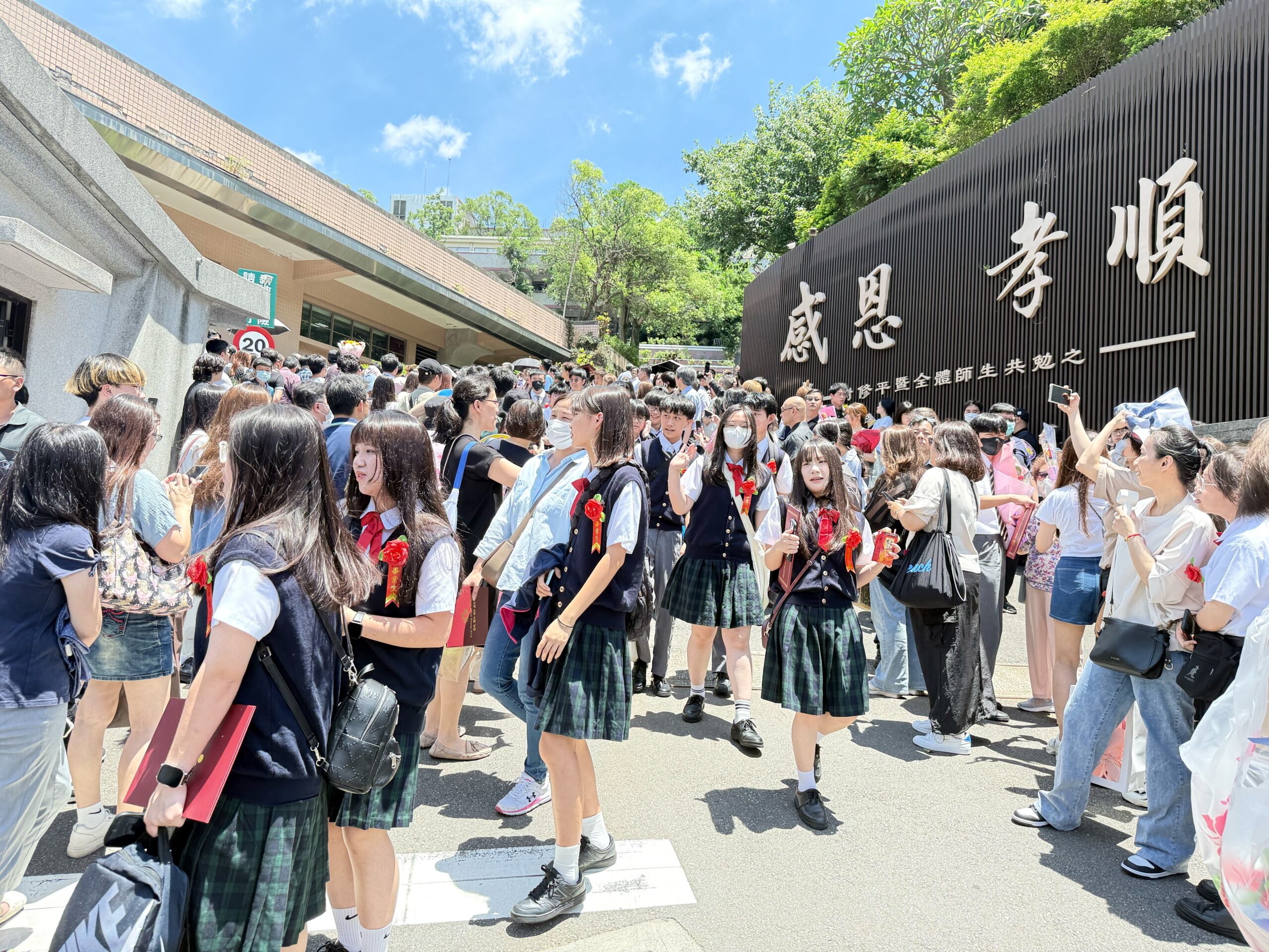 二信高中畢業典禮校長期勉畢業生「成為一個善良的人」 6 S 72810535 scaled